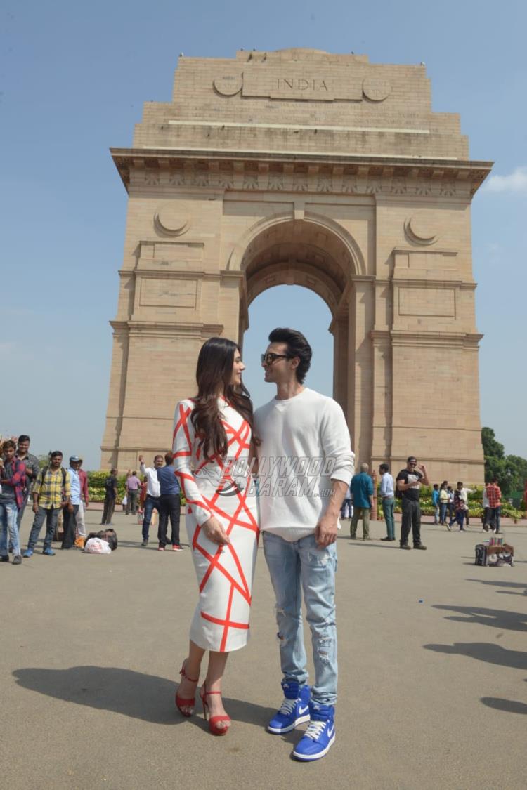 AnanyaPanday At India Gate For Her... - InstantBollywood | Facebook