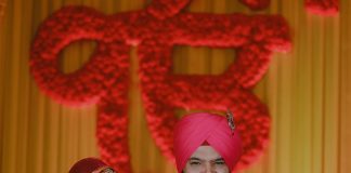 Kapil Sharma shares his Anand Karaj wedding ceremony picture with wife Ginni Chatrath