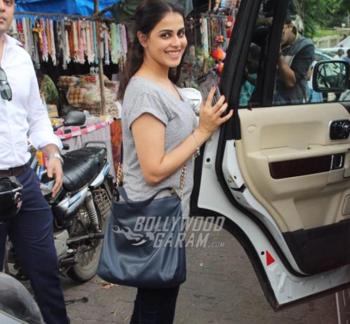 Genelia-dsouza-snapped-4